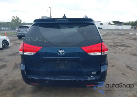 2011 Toyota Sienna Xle z USA, uszkodzony, nr VIN 5TDDK3DC1BS019352